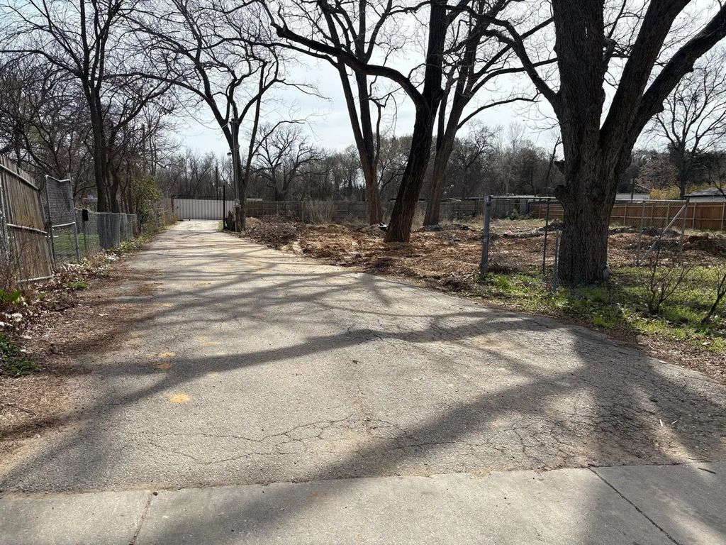2784 E Overton Road, Dallas