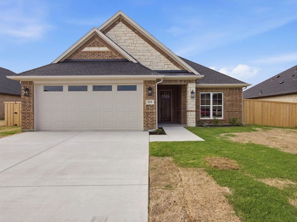 213 Alice Court, Grand Prairie