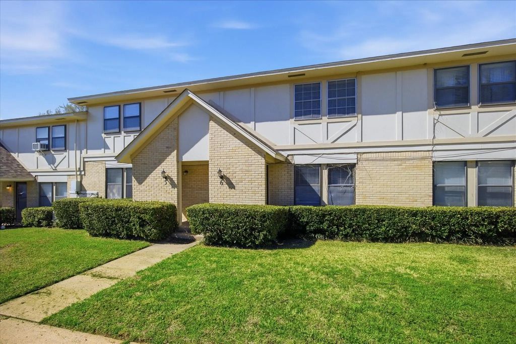 1905 W Morton Street 6, Denison