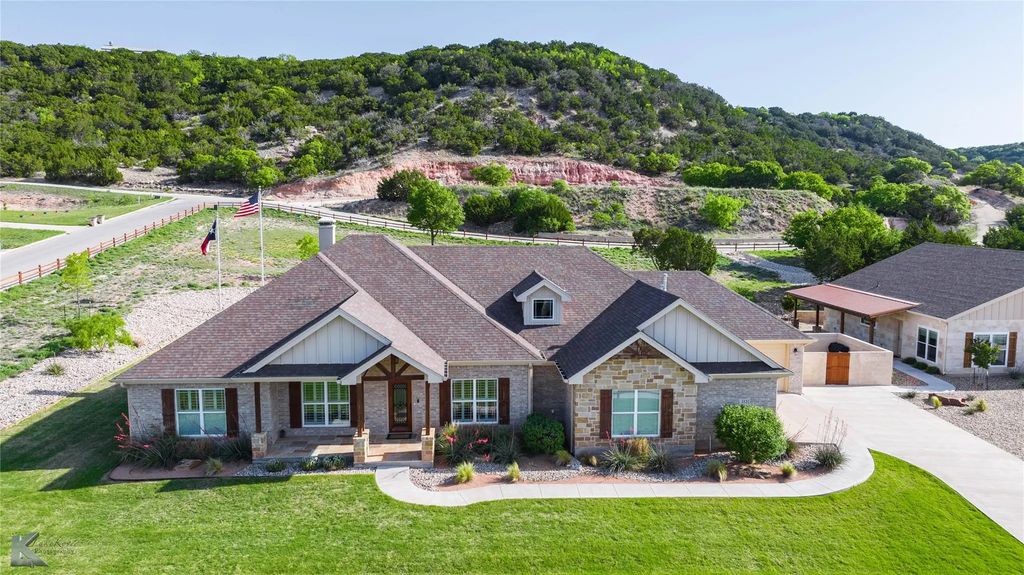 112 Thomas Court, Tuscola