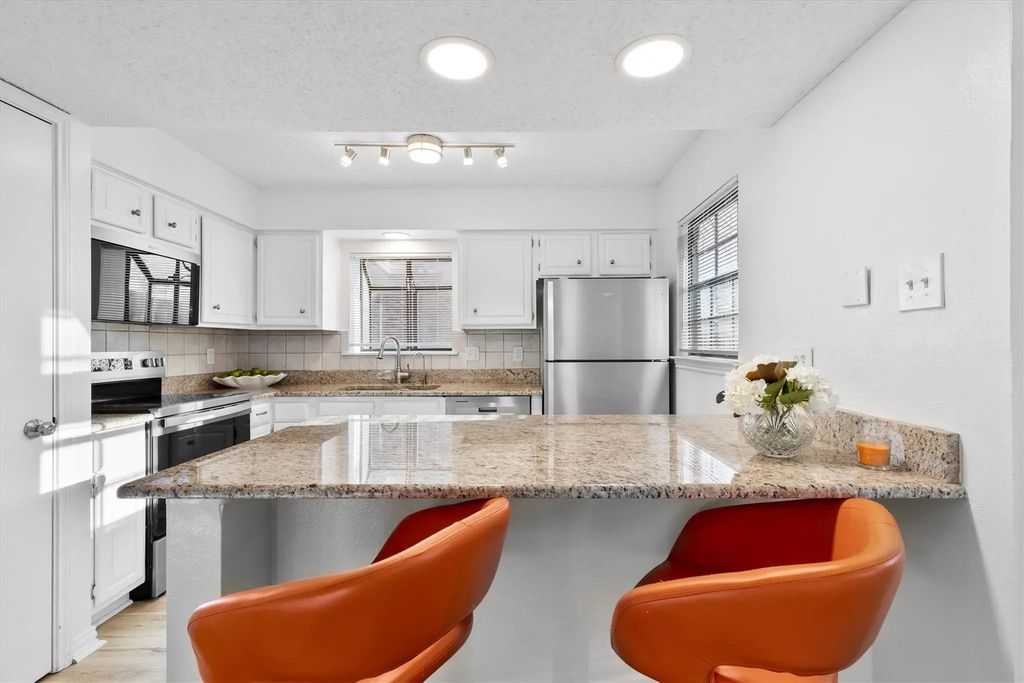 15221 Berry Trail 807, Dallas