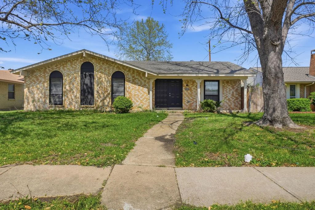 1917 Aspen Lane, Garland