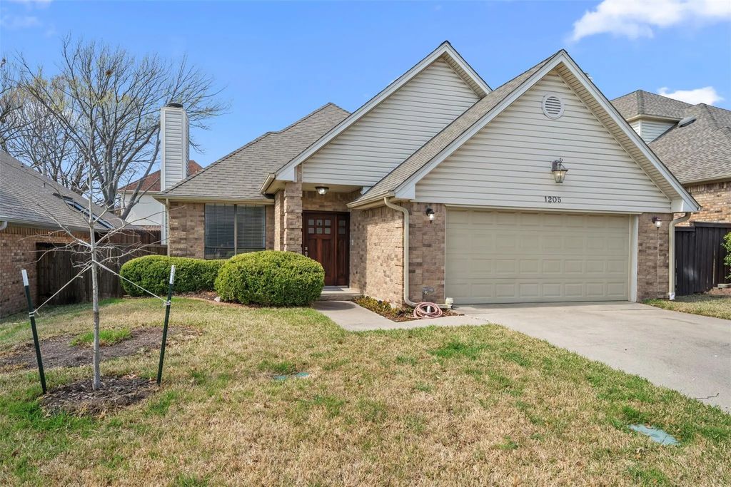 1205 Olde Towne Drive, Irving