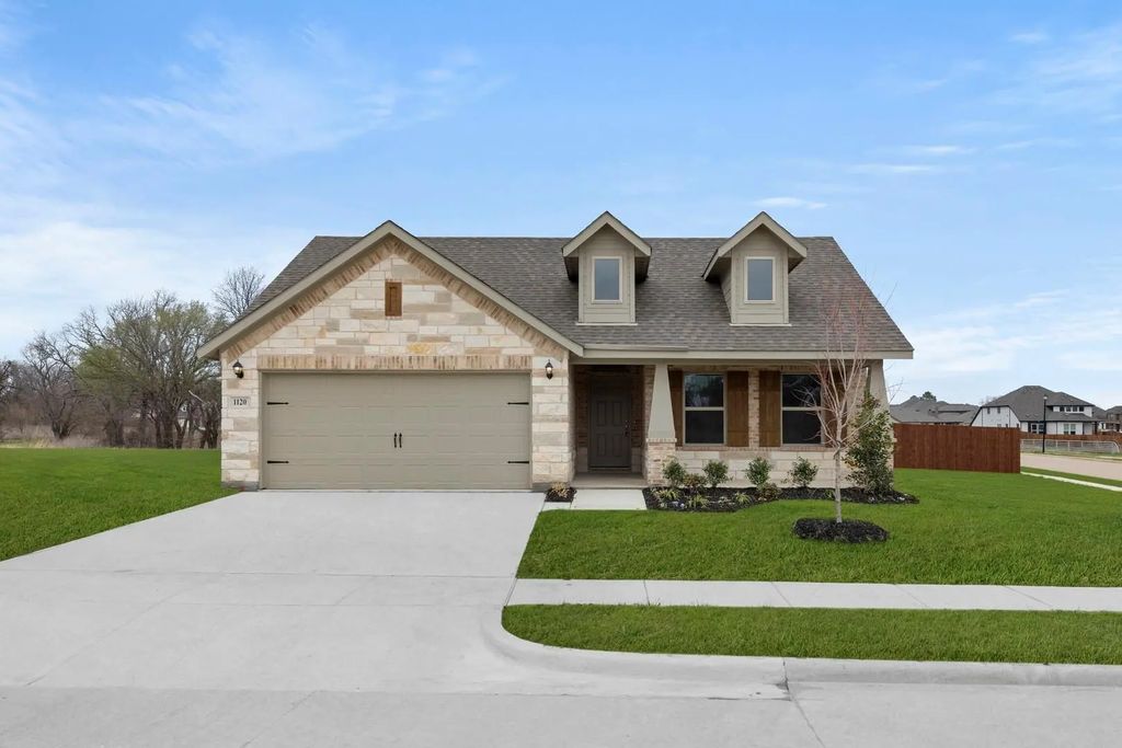 1120 Rushing Court, Aubrey