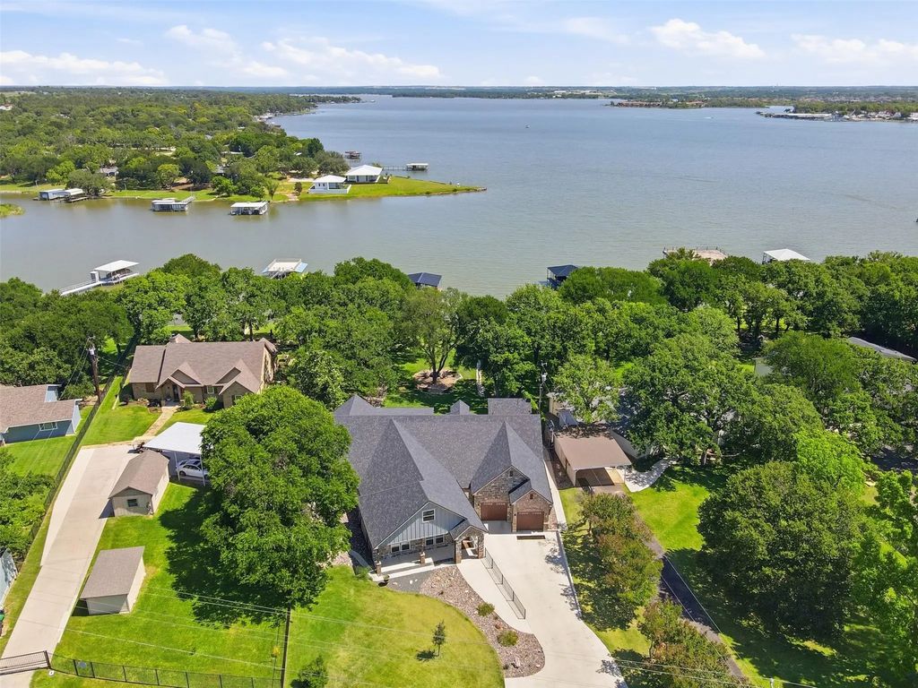 11754 North Court, Azle