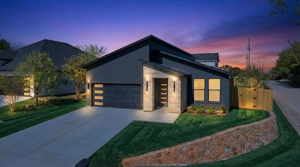 2316 Forest Hill Lane, Granbury