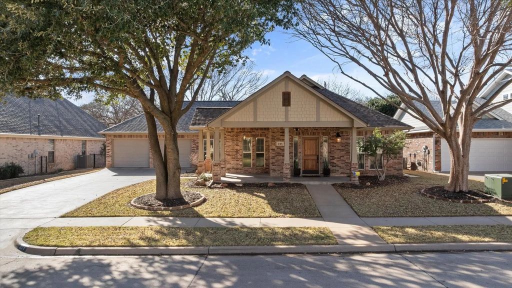 211 Turner Circle, Granbury