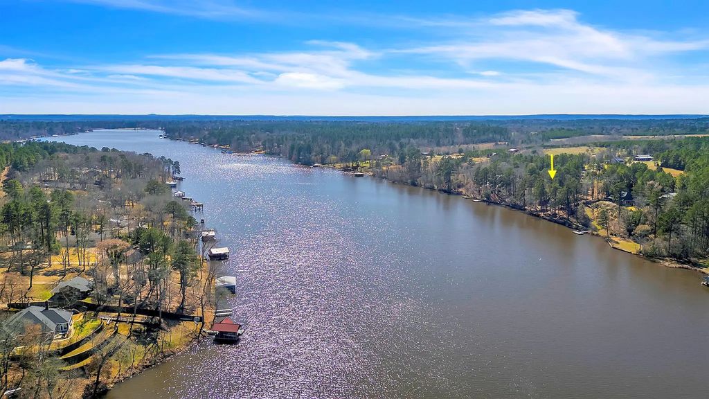 568 Lake Gladewater Drive, Gladewater