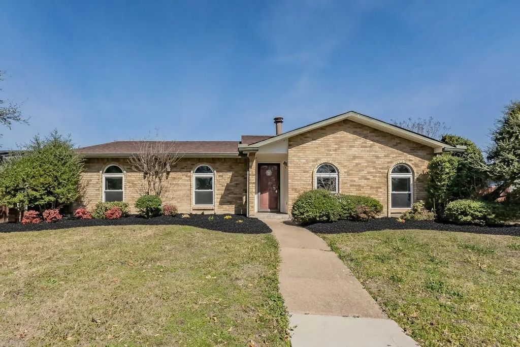 714 Woodlawn Lane, Grand Prairie