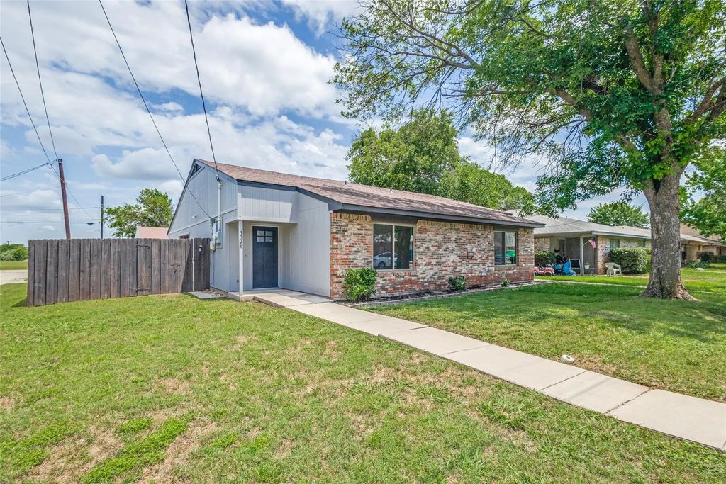3326 Gardenview Circle, Denton