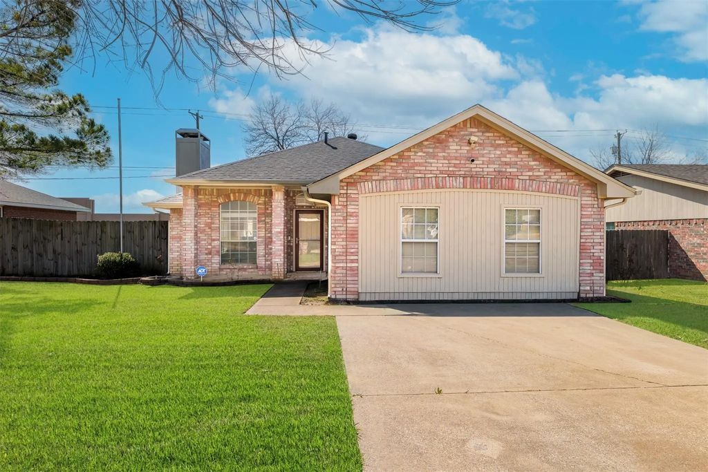 709 Raywood Drive, Grand Prairie