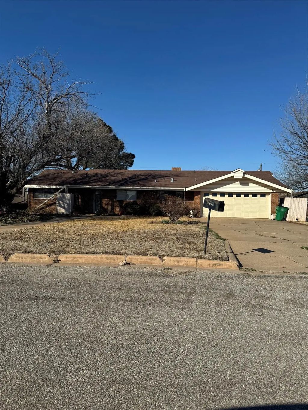 1006 W 15th Street, Quanah