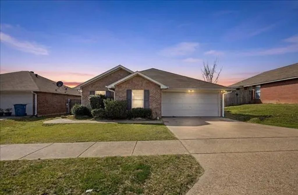 1112 Woodlands Park Drive, Lindale