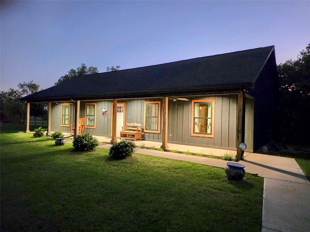 3227 Sunrise Court, Granbury