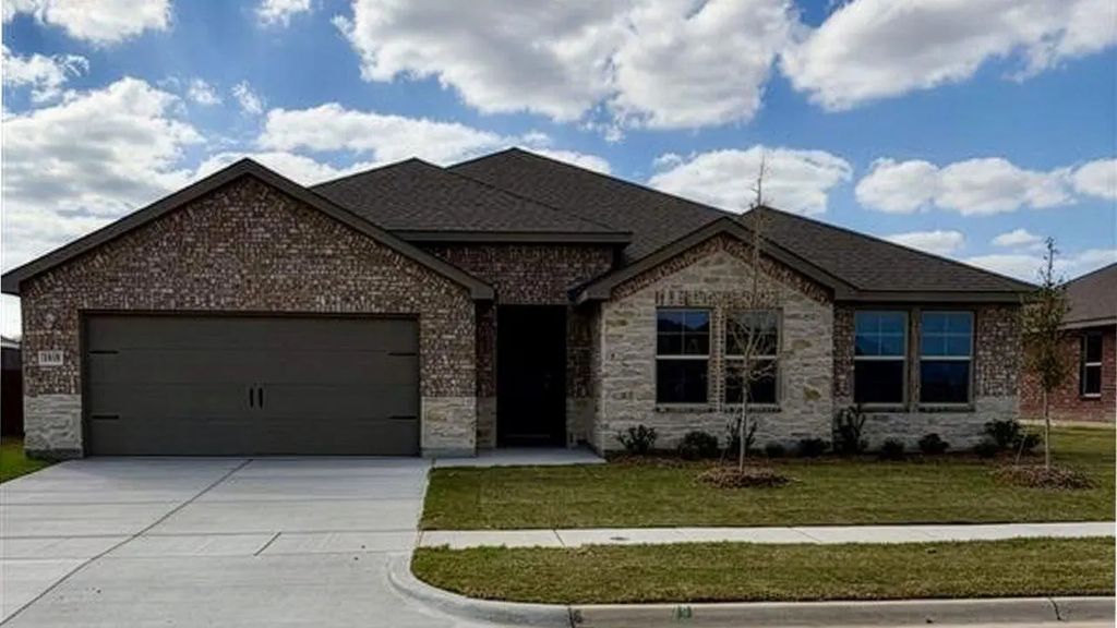 1919 Reveille Way, Terrell