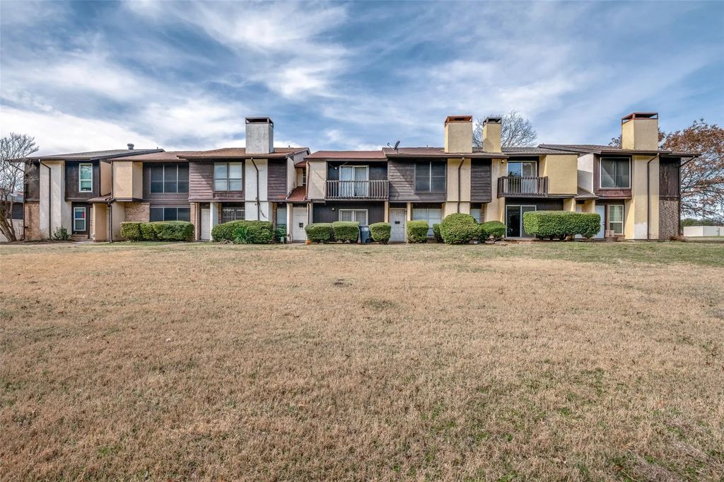 226 Rolling Hills Place, Lancaster