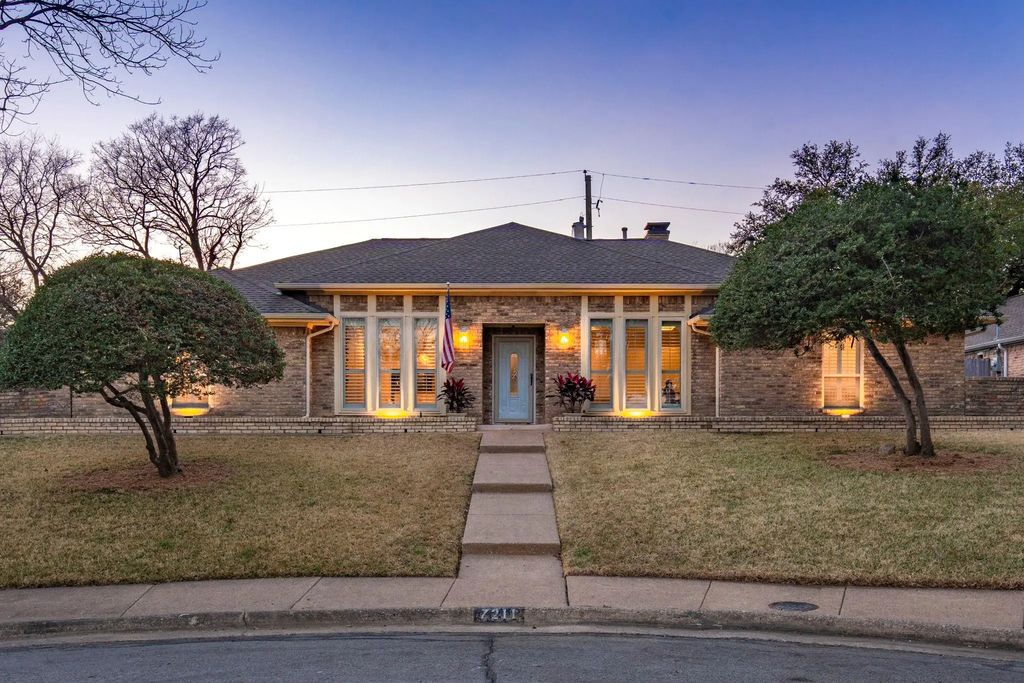 7211 Pleasant View Drive, Dallas