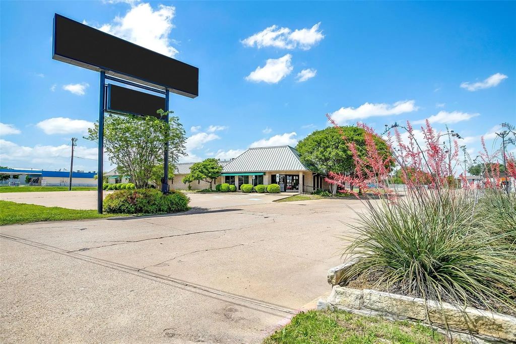 434 Wilshire Boulevard, Burleson