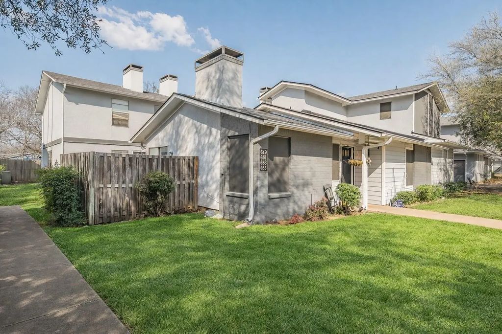 655 Ridgeline Drive, Hurst