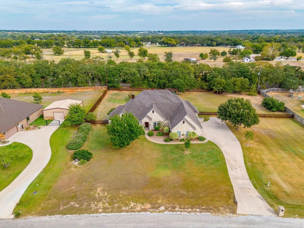 104 Oakbend Court, Weatherford
