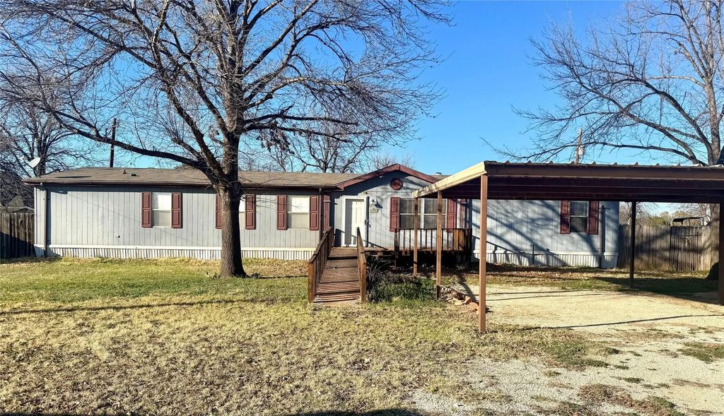 211 W F, Munday