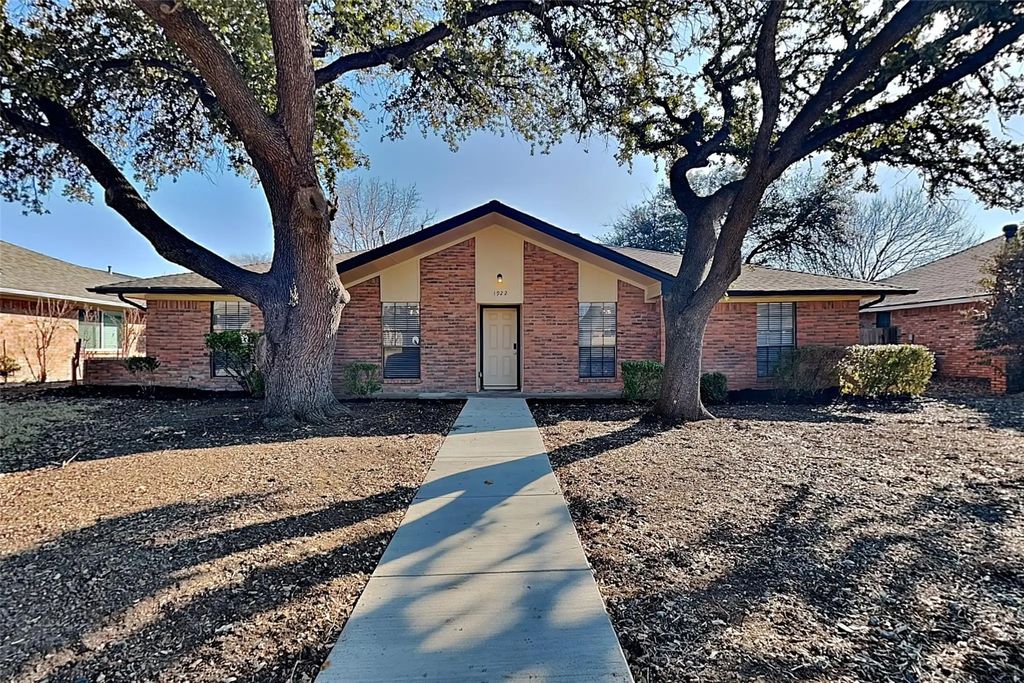 1922 Robin Meadow Drive, Carrollton