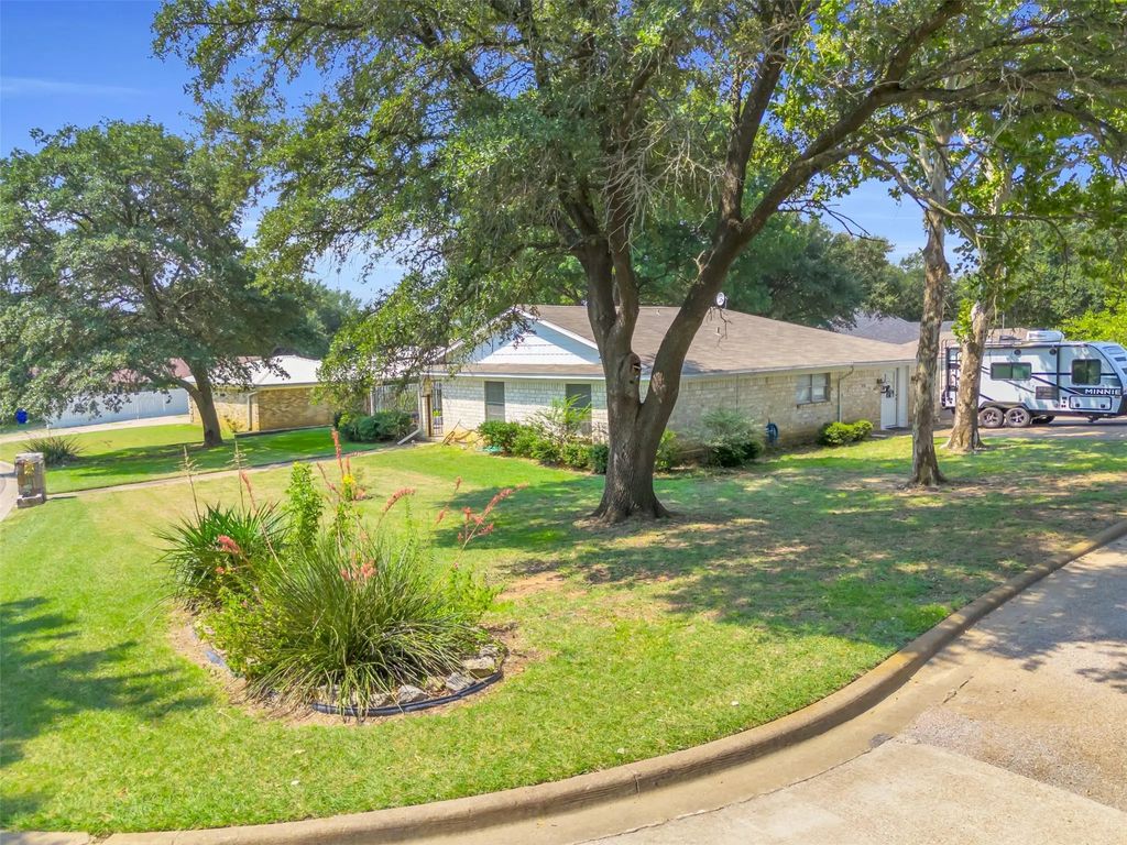121 Falcon Lane, Hillsboro