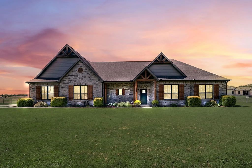 7739 Borth Road, Sanger