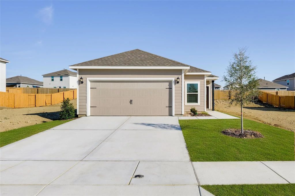 8420 White Wolf Trail, Ponder