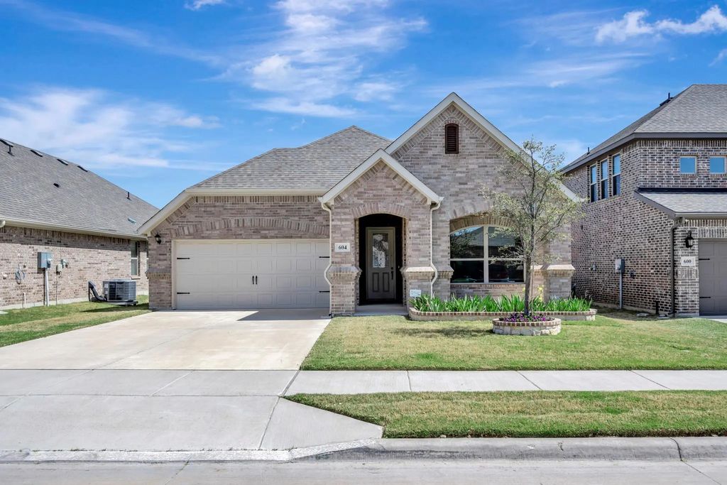 604 Antswood Drive, Fort Worth