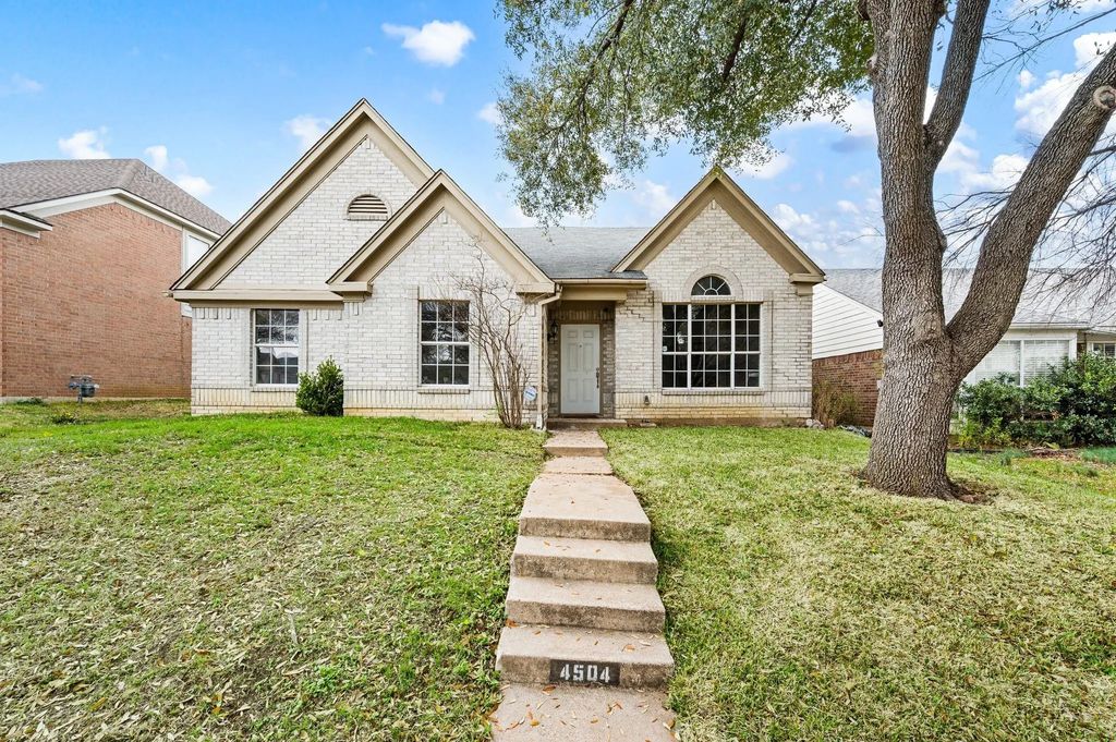 4504 Fargo Drive, Grand Prairie
