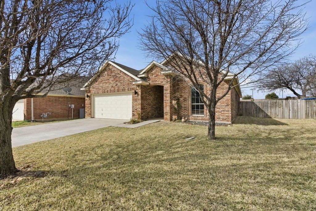 813 Chase Circle, Hurst