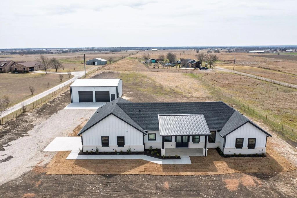 1327 Old Maypearl Road, Waxahachie