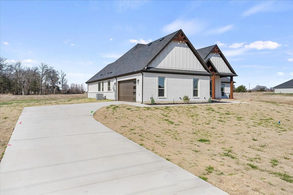 3186 County Road 1076, Celeste