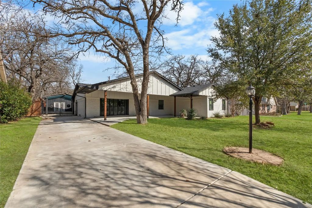 2819 Yorkshire Street, Irving