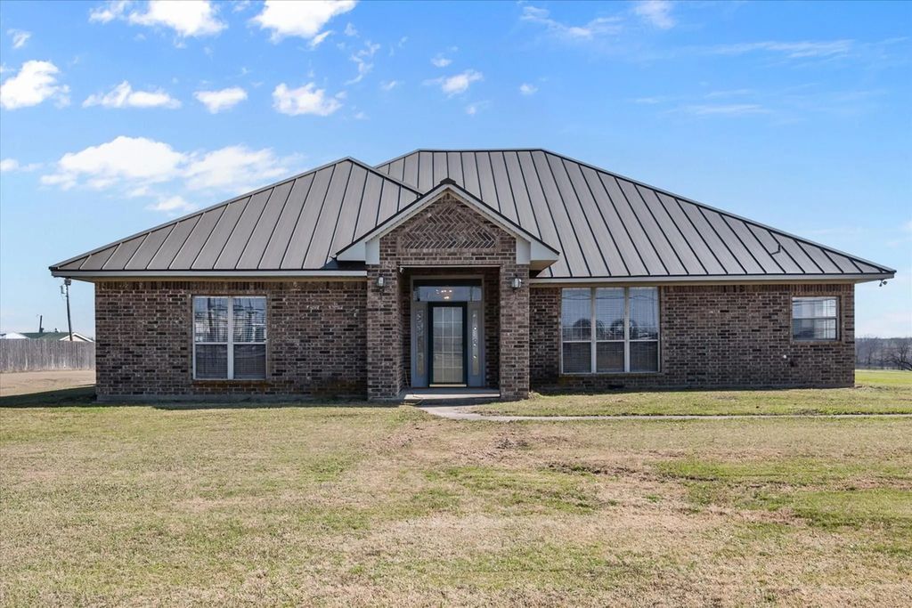 1141 Lake Halbert Road, Corsicana