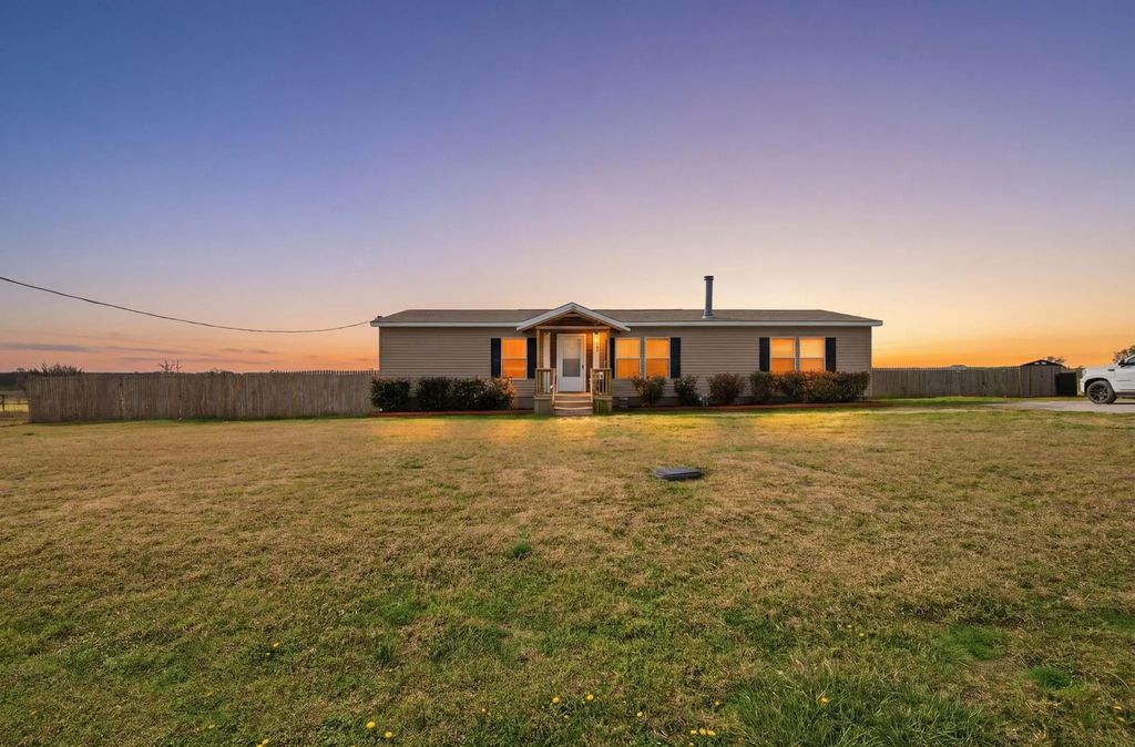 650 Lone Star Road, Whitesboro
