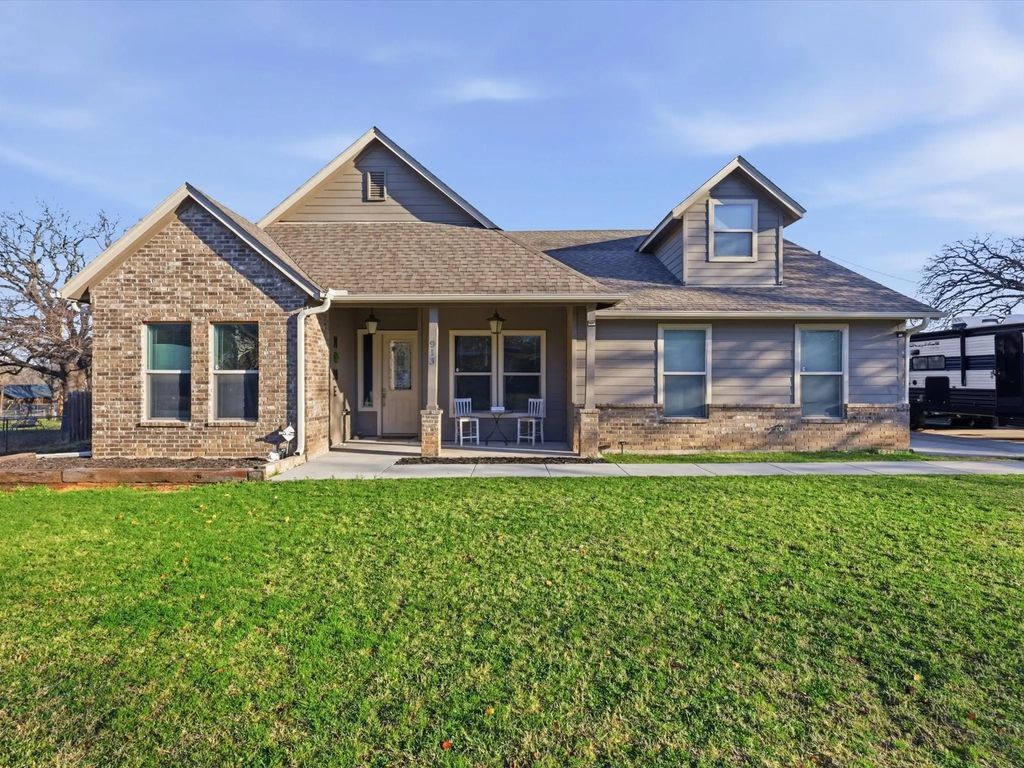 913 Carpenter Street, Azle