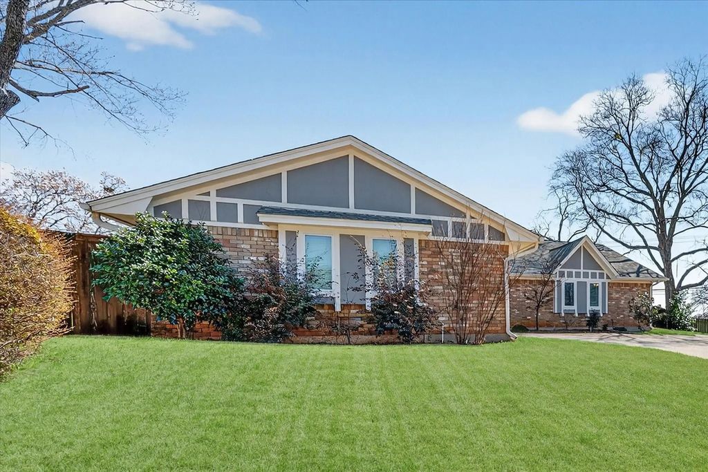 2215 Shady Meadow Court, Arlington