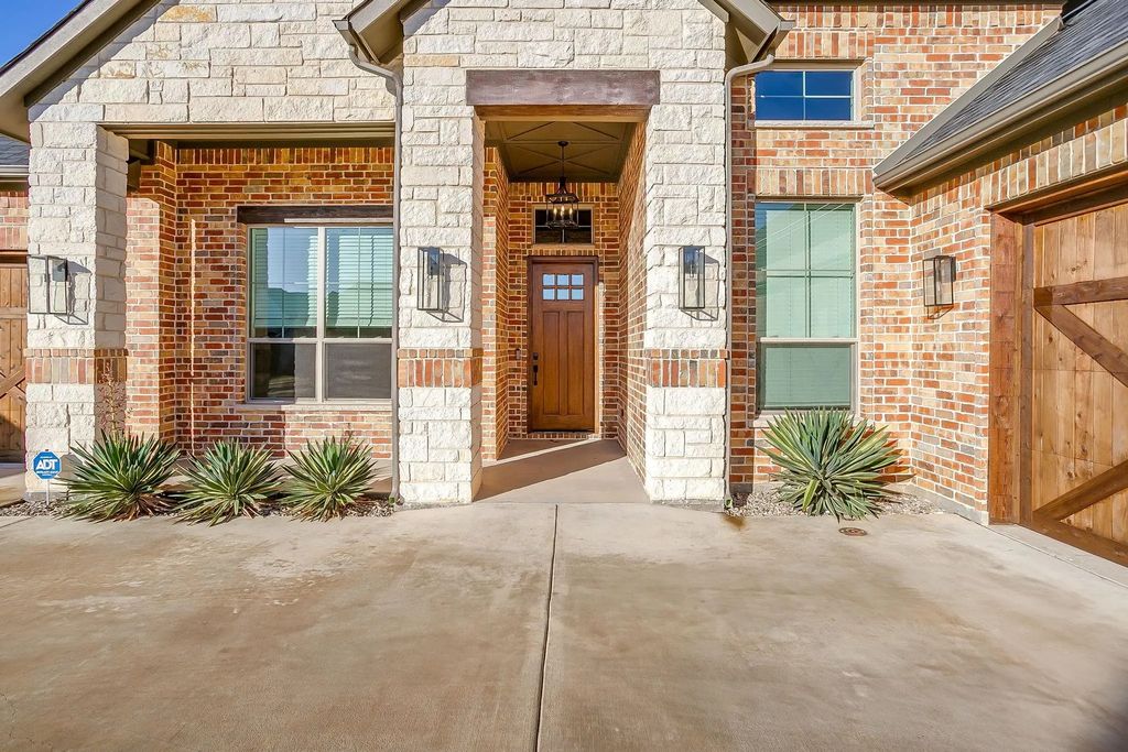 13921 E Riviera Drive, Fort Worth