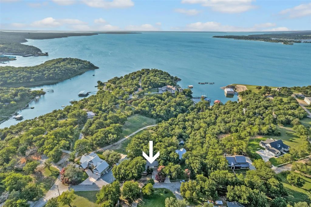 787 Lakeview Drive, Denison