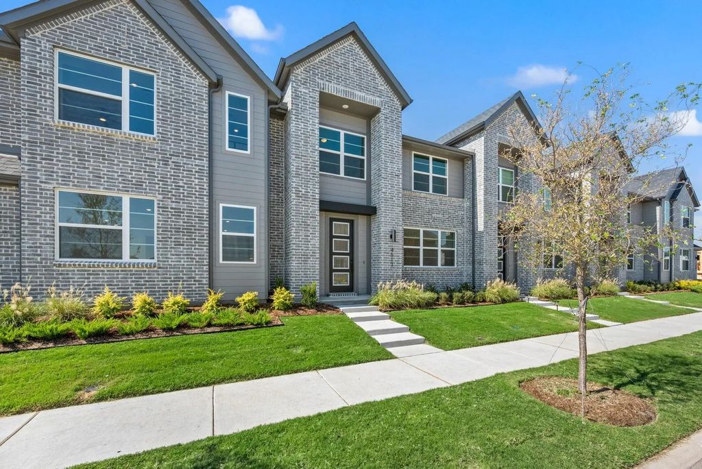 4513 Lamplights Drive, Celina