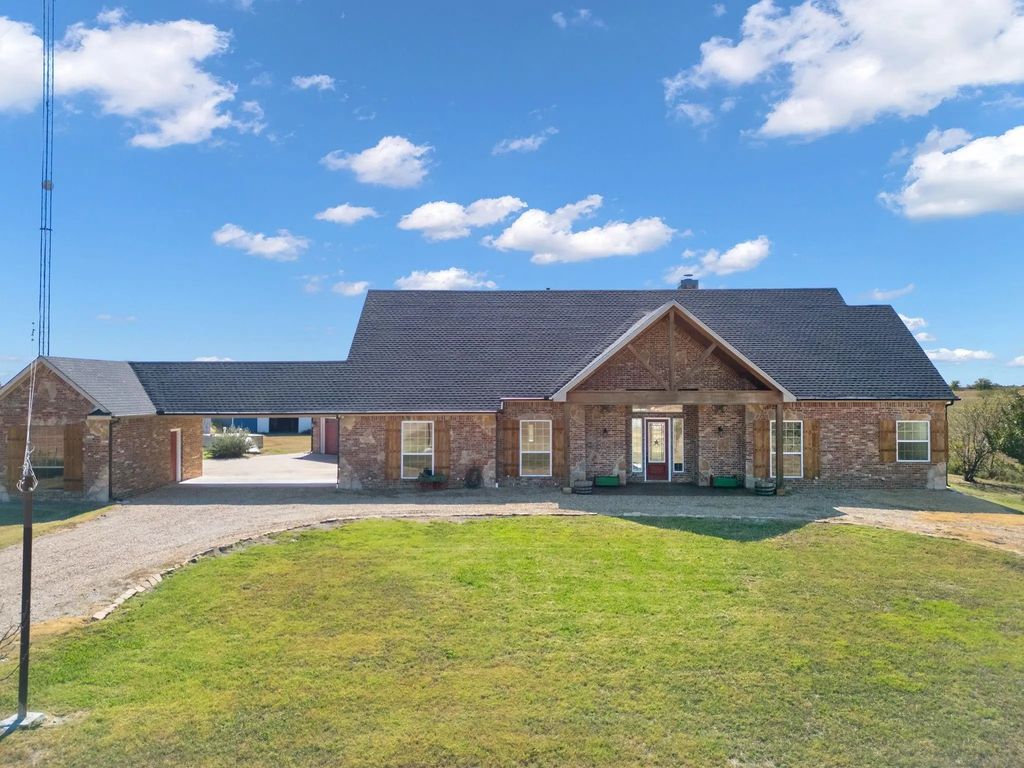 1943 Alsdorf Road, Ennis
