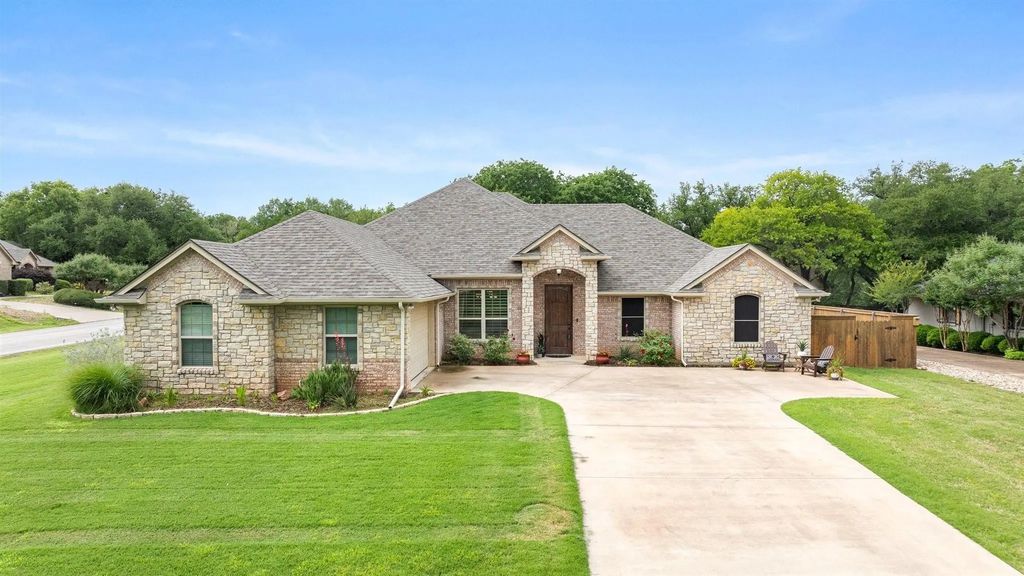 8500 Auburn Court, Granbury