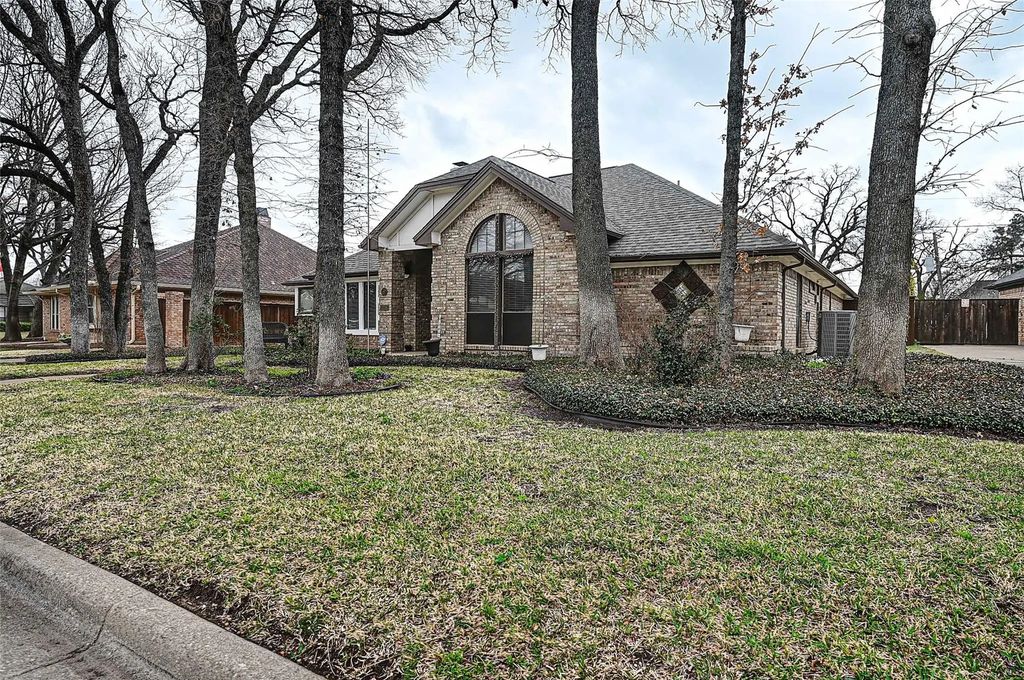 1916 Mill Run Drive, Arlington