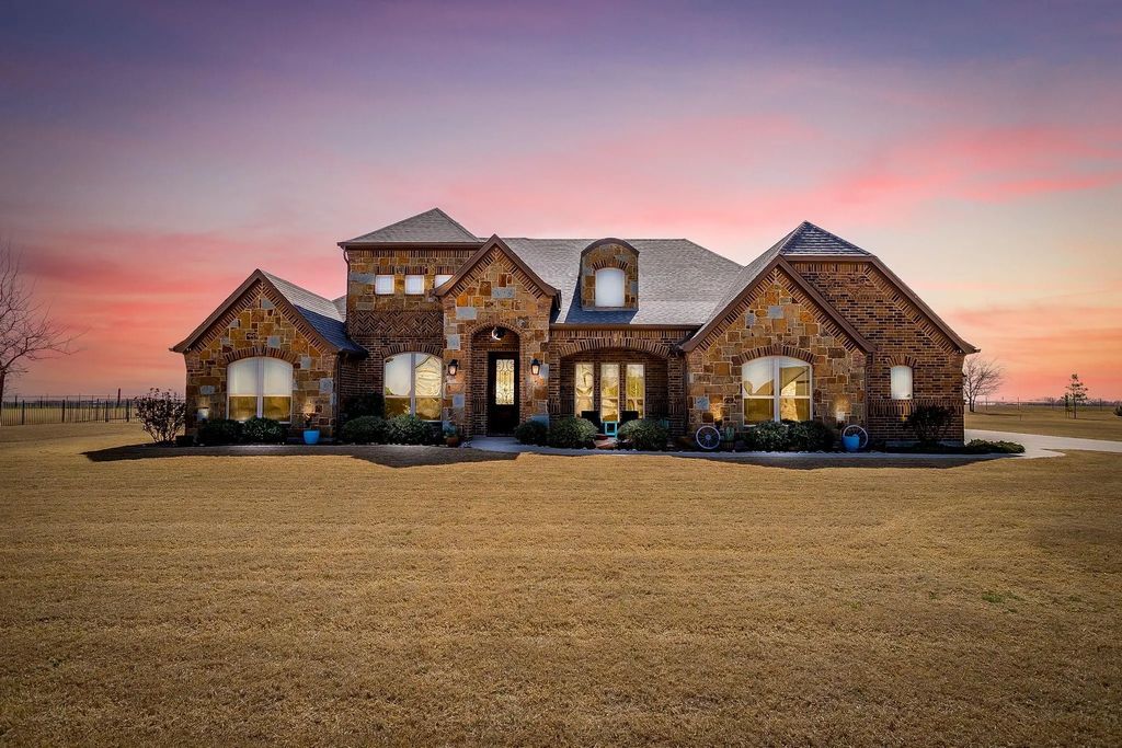 8613 Tuscan Way, Godley