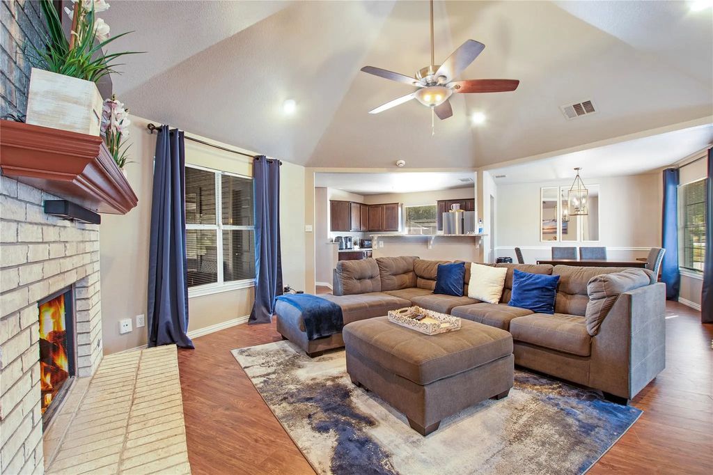 2004 Cedar Crest Boulevard, Dallas