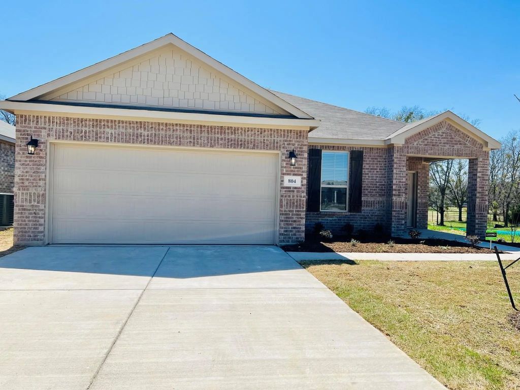 804 Peaceful Brook Drive, Fort Worth