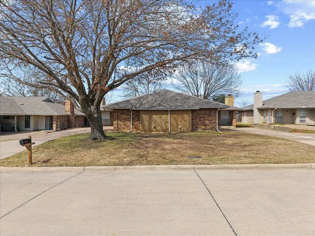 1233 Fairhaven Drive, Mansfield