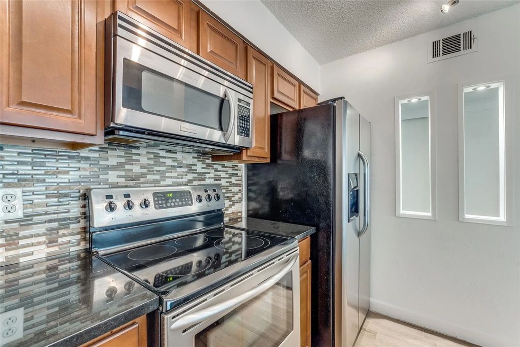 4851 Cedar Springs Road 190, Dallas